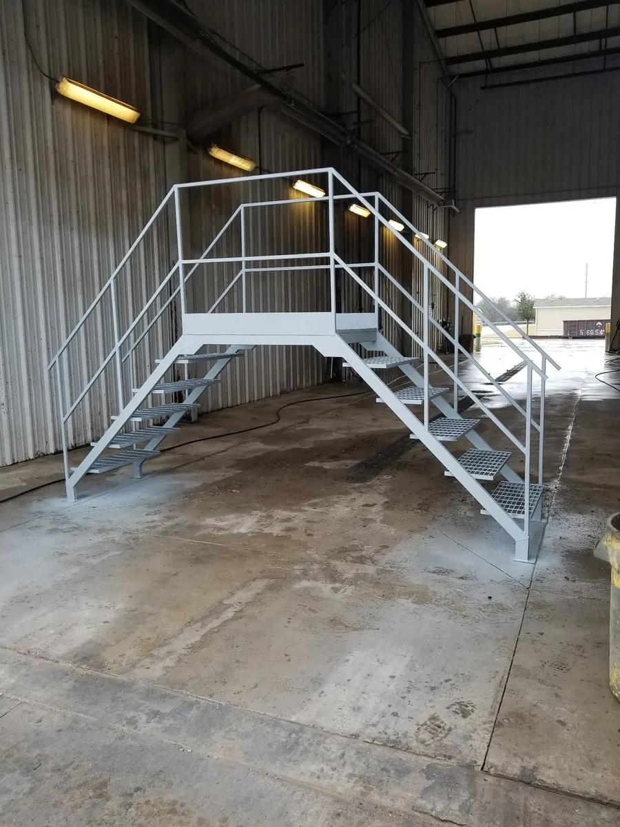 Structural platform with handrail